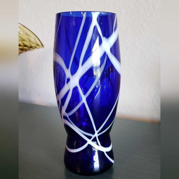 Handblown Art Glass Colbalt Blue & White Abstract Overlay Eclectic MCM Vase Gift - Picture 1 of 14